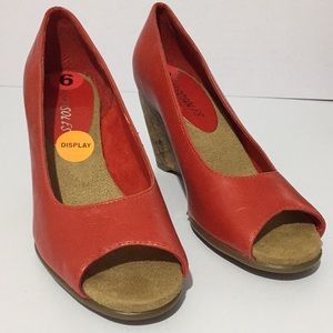 Aerosoles red wedge shoes (new)